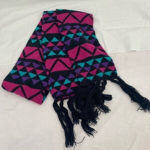 Geometric Knit Scarf with Fringe – Retro Style